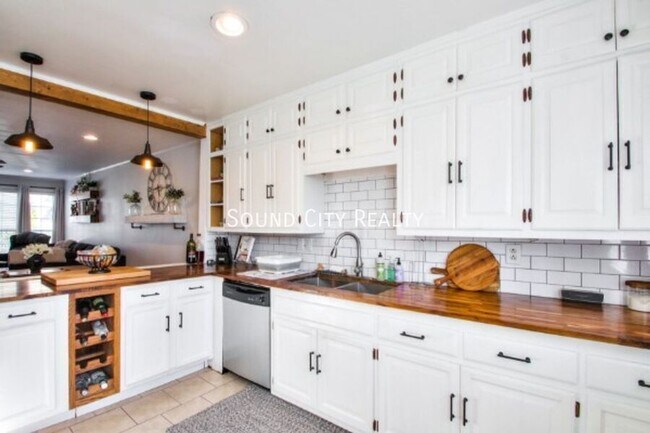 Building Photo - 103 Cherokee Rd