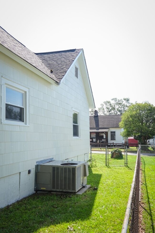 Building Photo - 7 Welch St