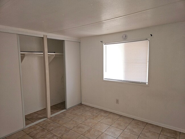 Building Photo - Cute and Clean 2 bed/1 Bath in central BHC
