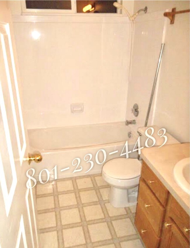 Guest bath - 2063 Boysenberry Dr