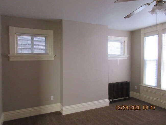 Building Photo - 209 W Dewald St