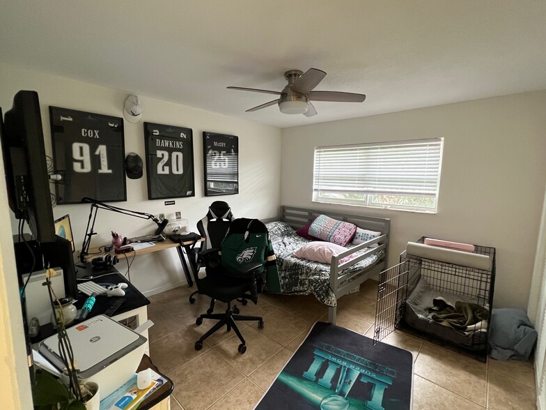 2nd bedroom - 3013 Albatross Rd