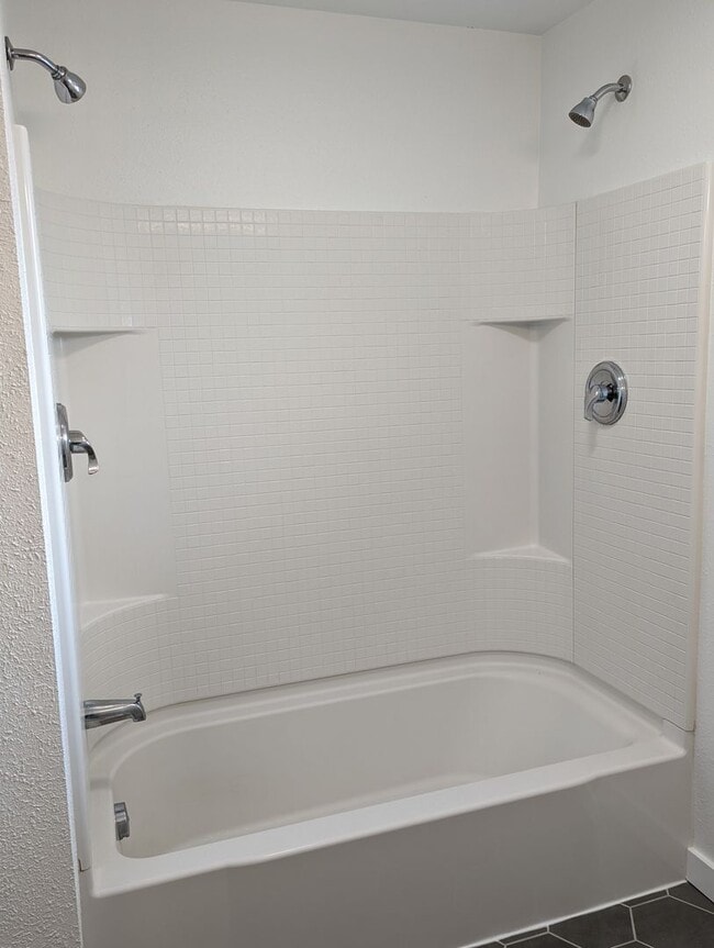 Building Photo - Beautiful 3-Bedroom, 2-Bath Home With Larg...