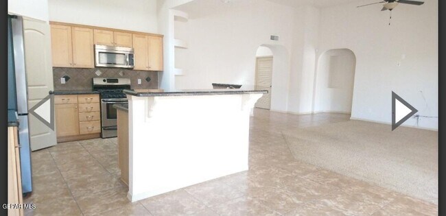 Building Photo - 6700 Cabana Del Sol Dr