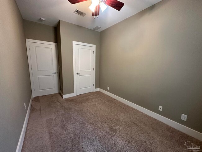 Building Photo - 923 E Belmont St