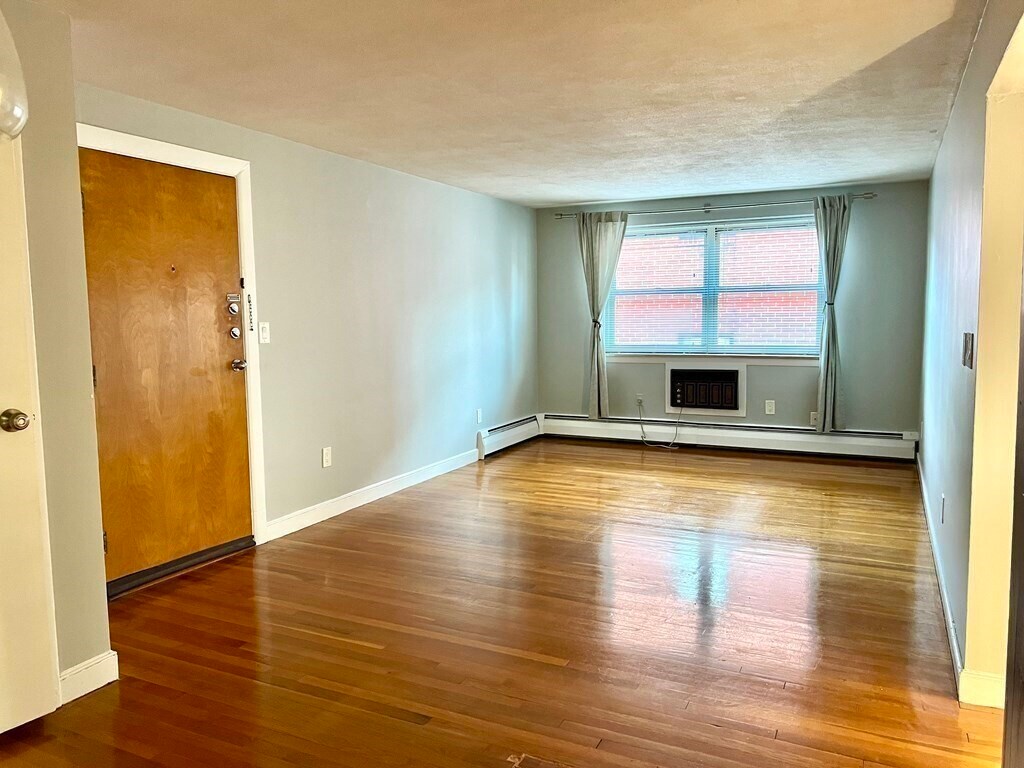 Building Photo - 8 Commonwealth Ct