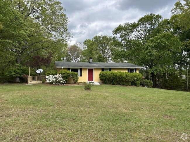Front yard - 486 Wilmouth Rd