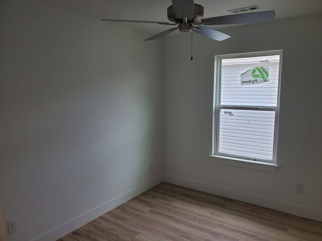 Building Photo - 1205 Nedra Dr