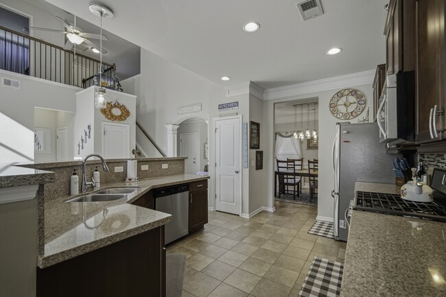 Building Photo - 225 Urbano Ln