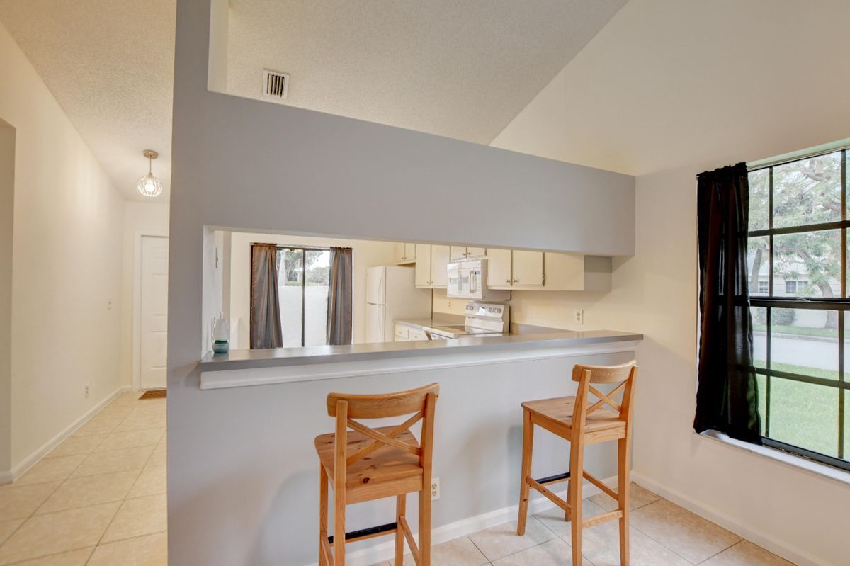 Building Photo - 499 Hardwood Pl