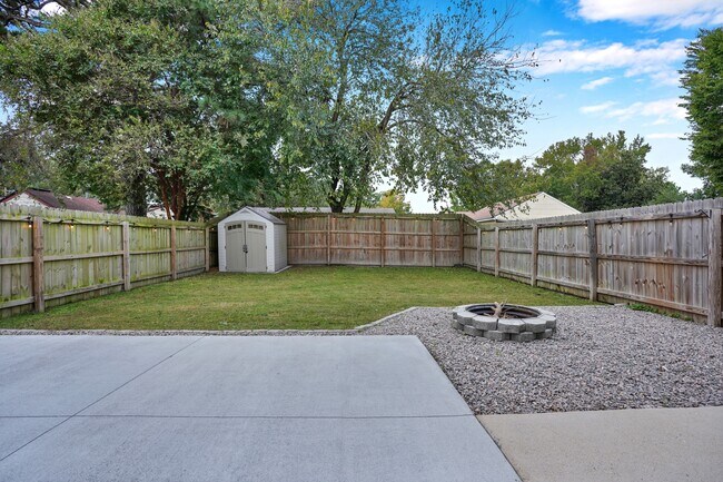 Building Photo - 211 Thalia Rd