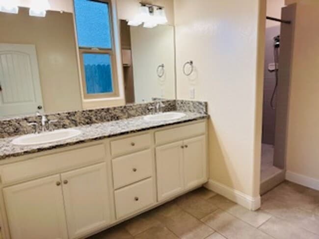 Building Photo - $2,390 Riverstone Community 3 Bd, Hwy 41 & Ave 12, Solar - Timberline Way, Madera