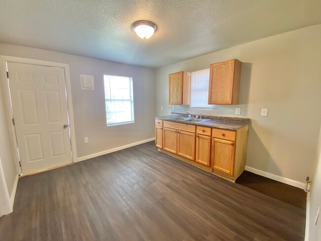 Building Photo - 3 bedroom 1 bath now available in Arnet Be...