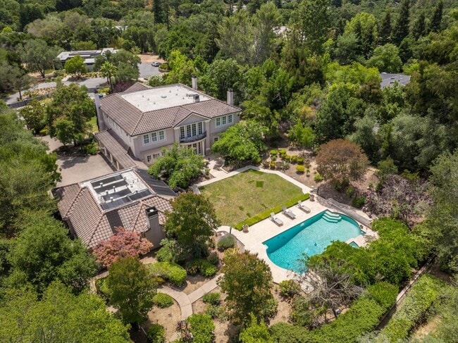 Building Photo - 90 Broadacres Rd