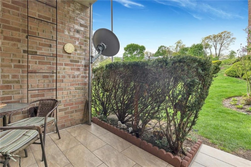 Building Photo - 333 Kennedy Dr