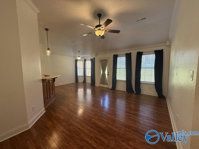 Building Photo - 104 Cypress Creek Dr