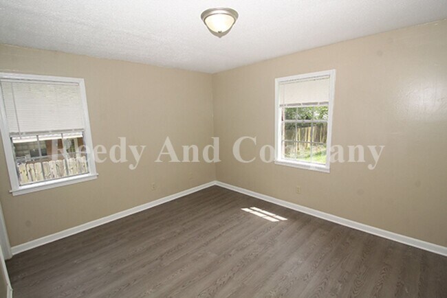Building Photo - 3685 Bryn Mawr Dr