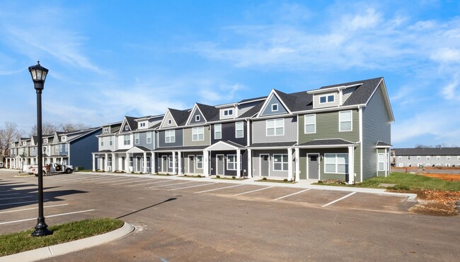 Building Photo - Beautiful townhome in Clarksville!