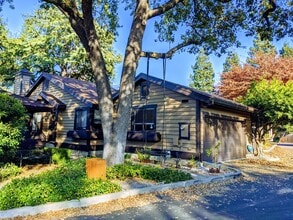 Building Photo - 206 Charter Oak Cir