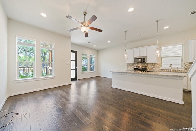 Building Photo - 215 E Courtland Pl
