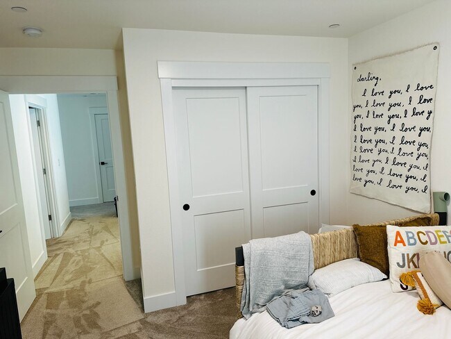 Building Photo - The Green at Felida Park Stunning Home