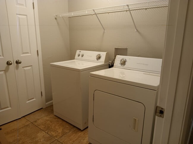 Building Photo - Available now! Beautifully Renovated 2 bed...