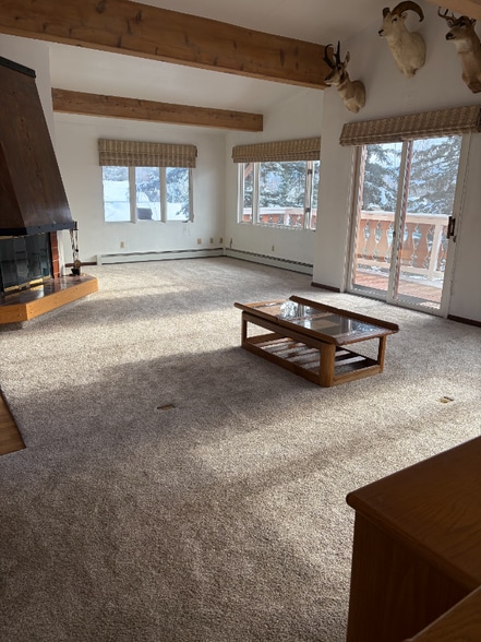 Building Photo - 635 E 73rd Ave