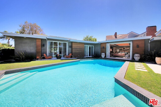 Building Photo - 3054 Elvido Dr