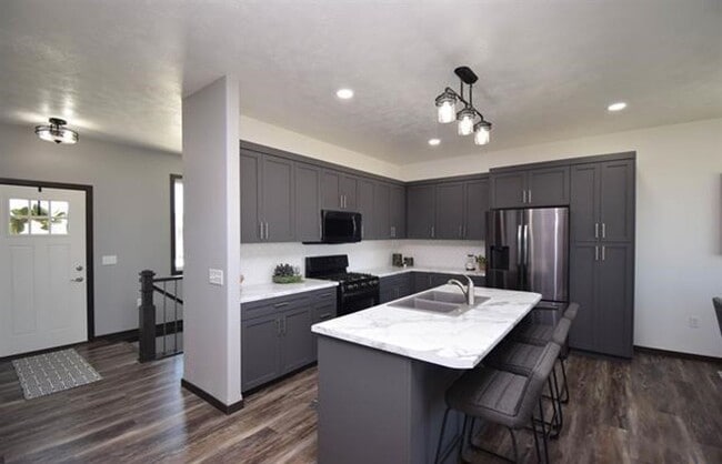 Building Photo - Spacious 4-Bedroom Ranch Home with Finished Basement & Oversized Garage!