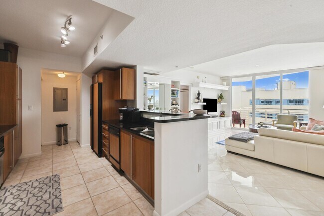 Building Photo - 1551 N Flagler Dr