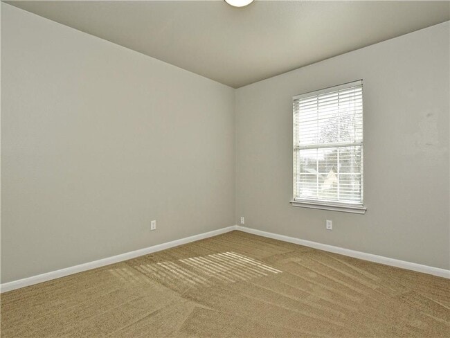 Building Photo - 605 Amaryllis Ave