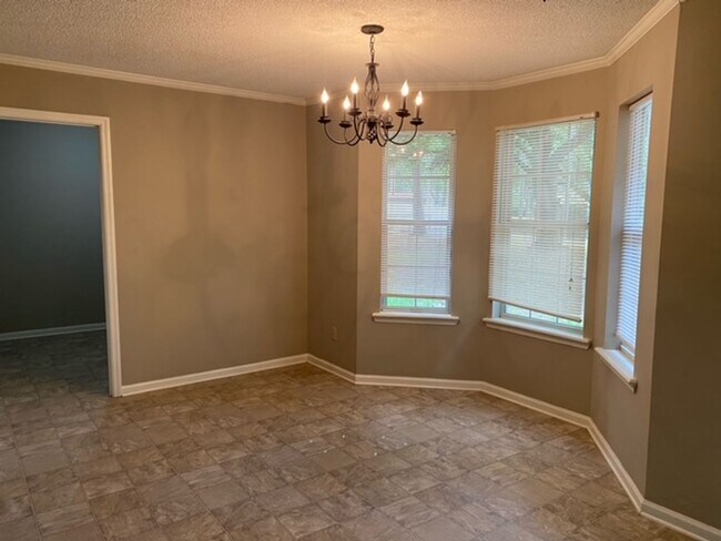 Building Photo - 3 Bedroom/2 Bath home in Lowndes County