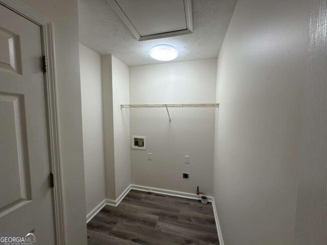 Building Photo - 620 Manor Glen Dr