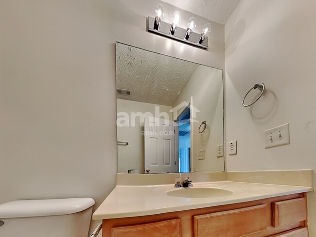 Building Photo - 307 Meadows Ln