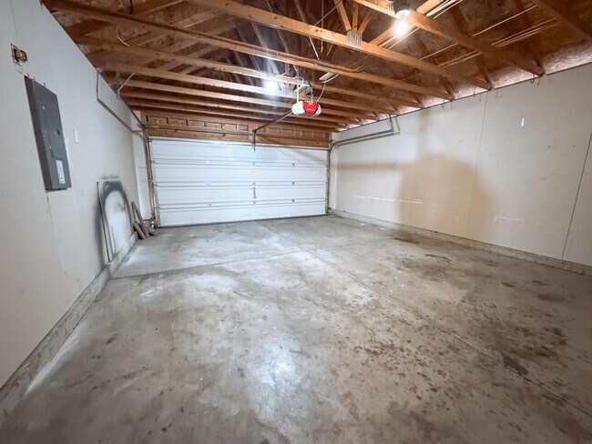 Building Photo - 7257 Reynolds Crossing Dr