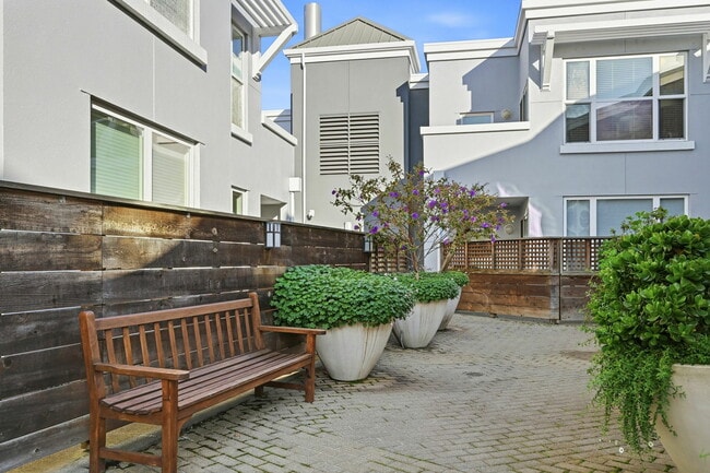 Building Photo - 2001 McAllister St