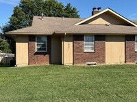 Building Photo - 3 Bedroom 2 Bath with Garage! South by Bat...