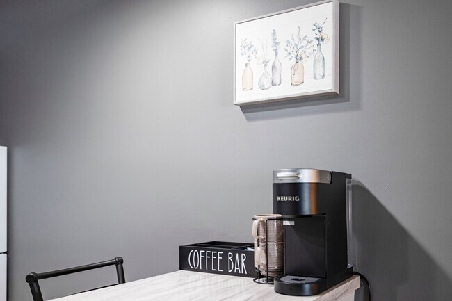 Building Photo - 30 US-9W