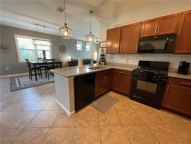 Building Photo - 7631 Jacaranda Ln