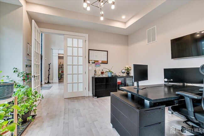 Building Photo - 3979 Park Ave