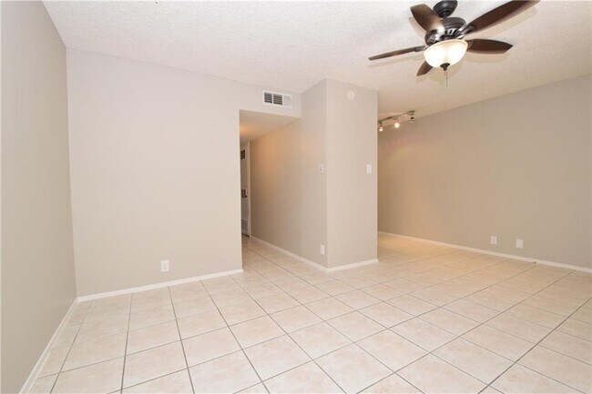 Building Photo - 2404 Longview St
