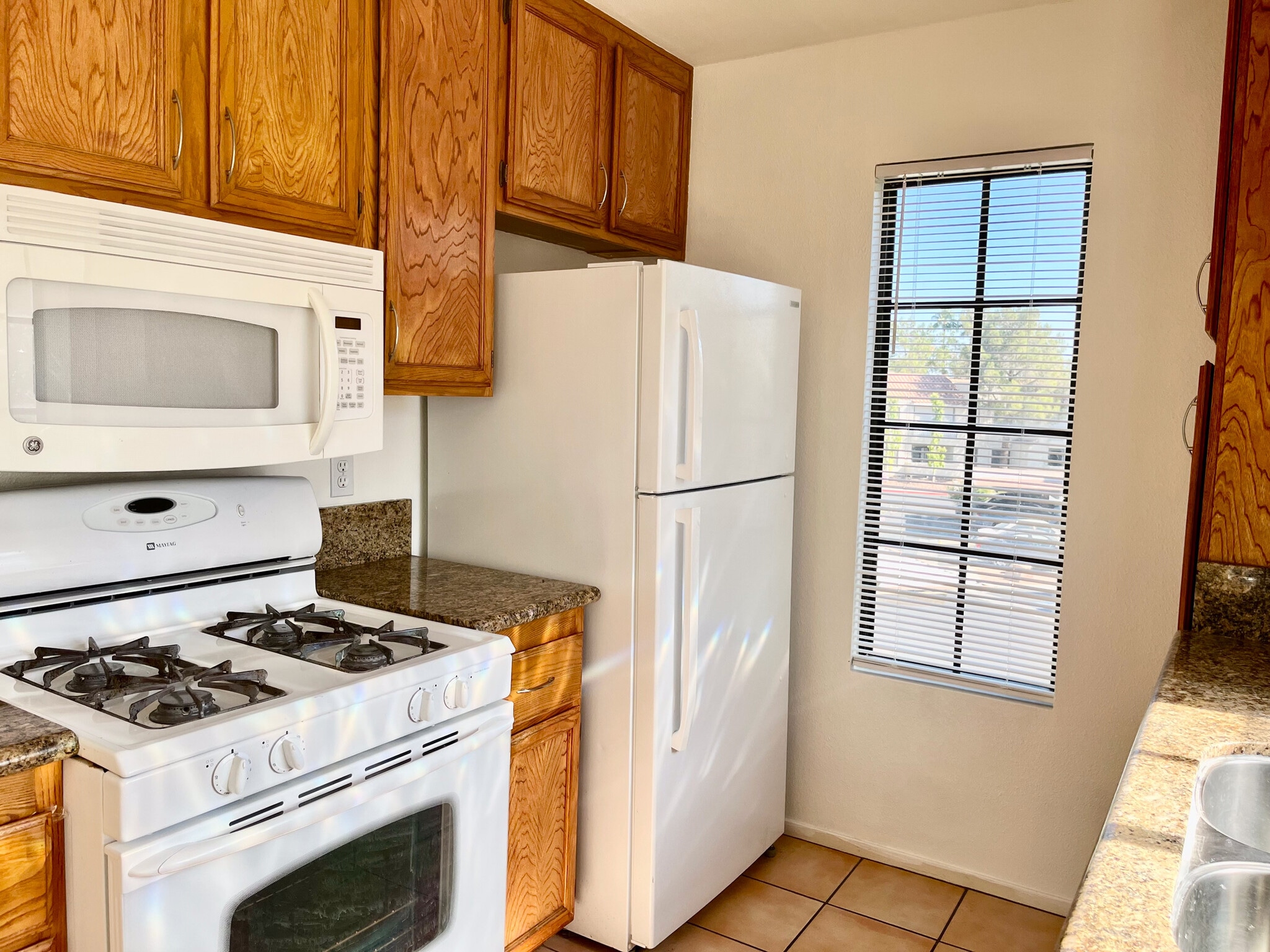 Building Photo - 4747 Nara Vista Way
