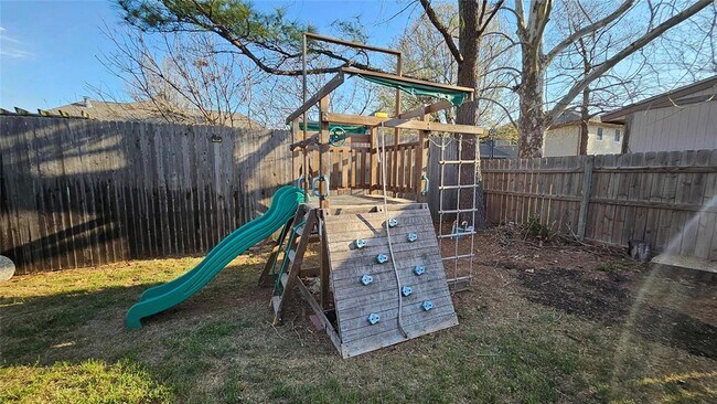 Building Photo - 1225 NW 198th St