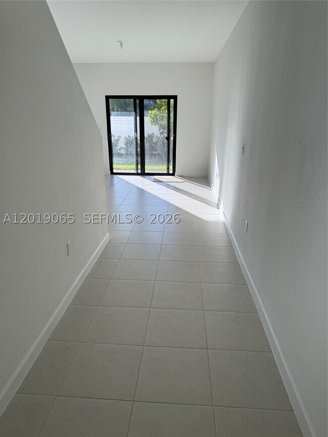 Building Photo - 4957 Oakmont Dr