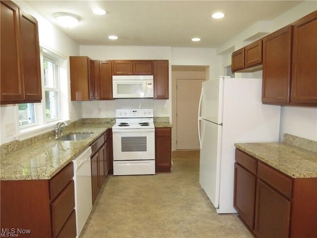 Building Photo - 6424 N Ridge Rd