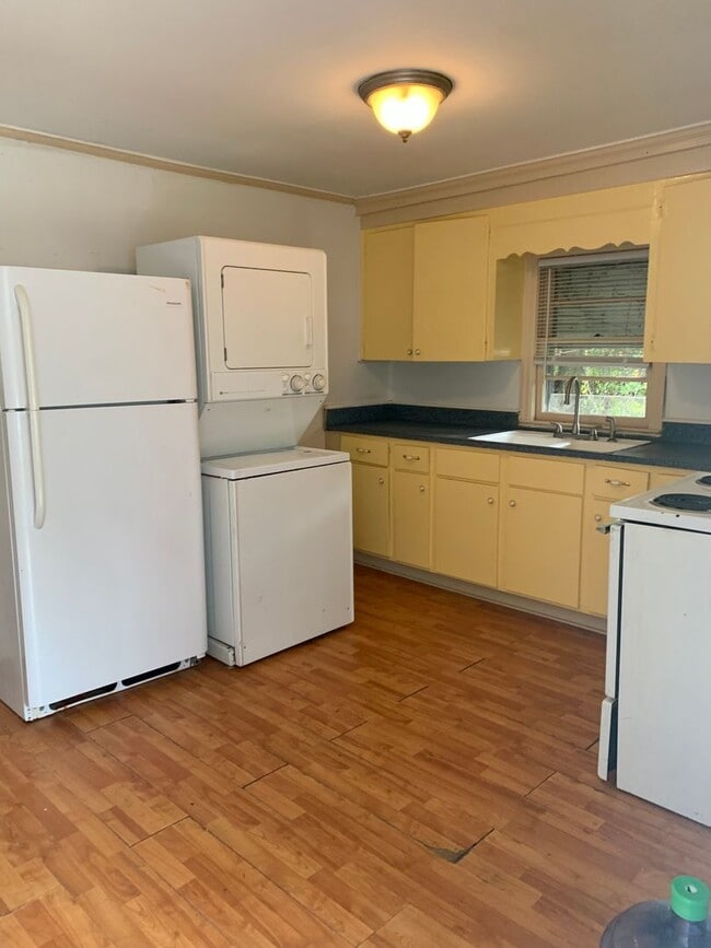 Building Photo - Promise Land North --  Charming 3 bedroom home in heart of Historic Walking District Downtown Mor...