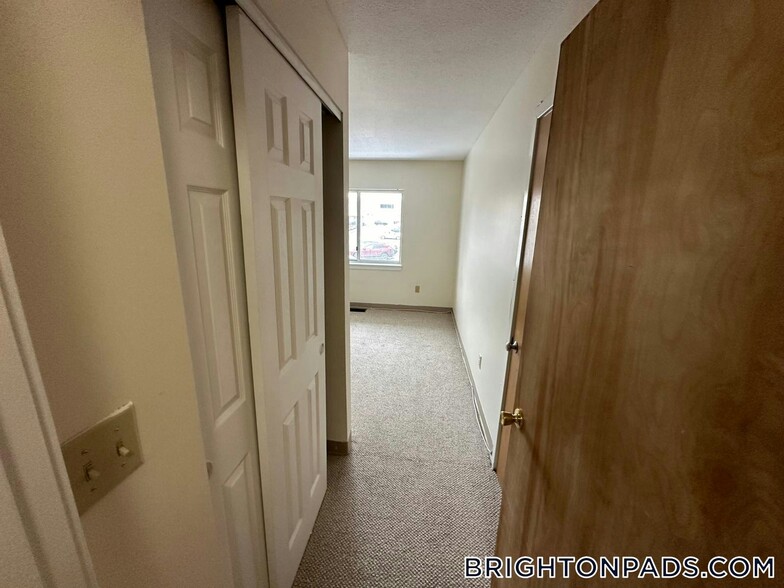 Building Photo - 146 N Beacon St