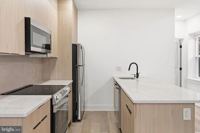 Building Photo - 1502 S 52nd St