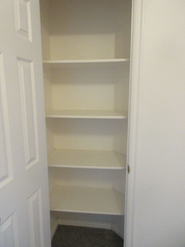 Building Photo - 461 E Cobblecreek Dr