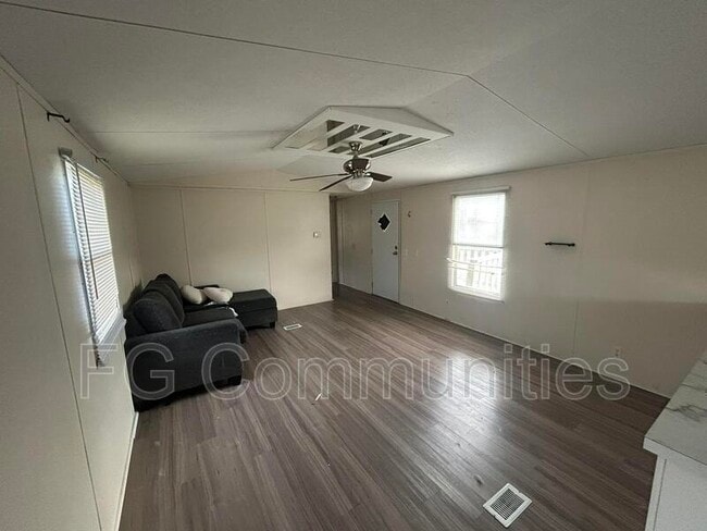 Building Photo - 1803 Breezewood Dr